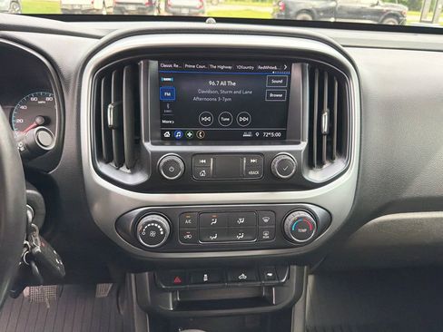 Used 2022 Chevrolet Colorado LT w/ LT Convenience Package AWD/4WD image 17