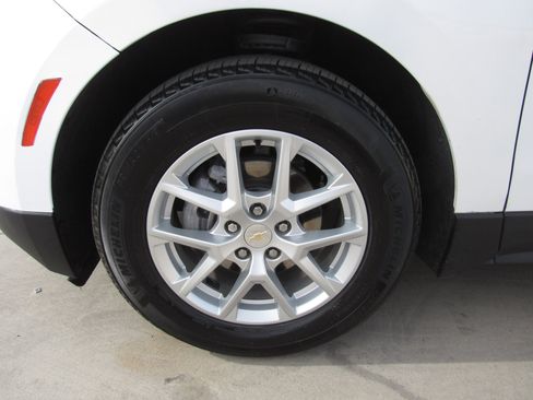 Used 2023 Chevrolet Equinox LT FWD image 4