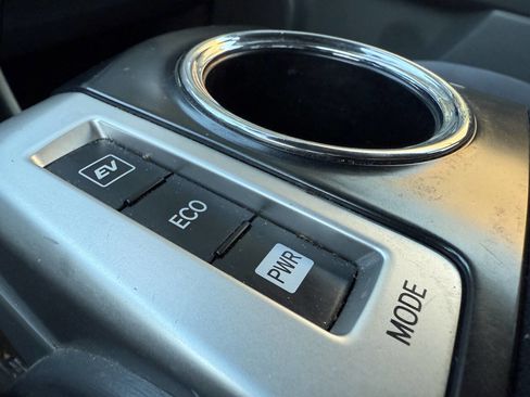 Used 2013 Toyota Prius V Two image 18