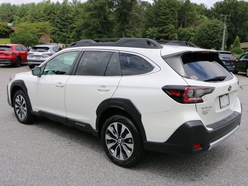 Used 2025 Subaru Outback Limited AWD/4WD image 3