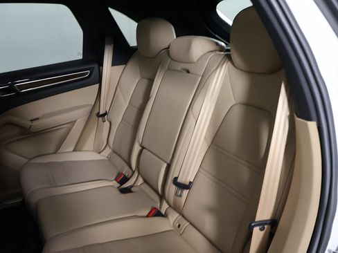 Used 2022 Porsche Cayenne Platinum Edition AWD/4WD image 33