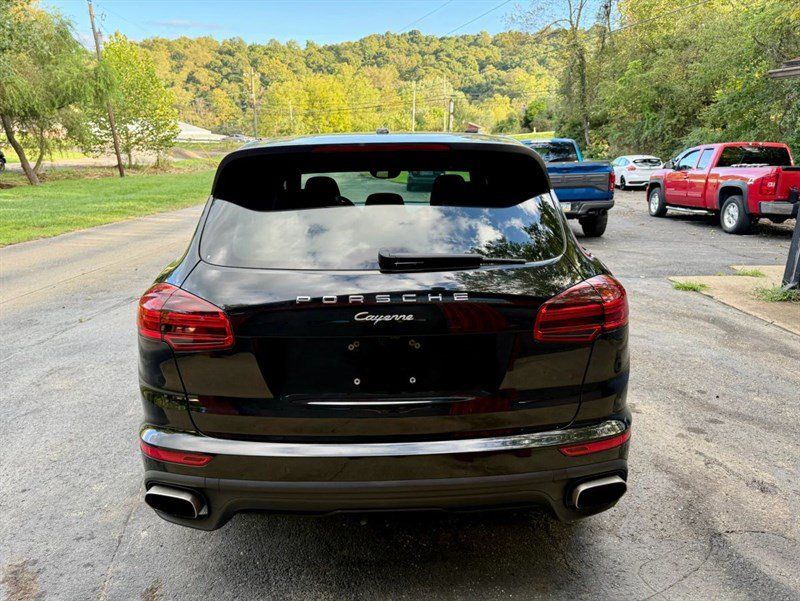 Used 2016 Porsche Cayenne AWD/4WD image 5
