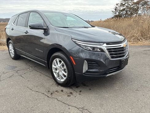 Used 2023 Chevrolet Equinox LT image 2