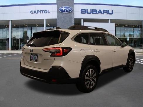 Used 2025 Subaru Outback Premium AWD/4WD image 3
