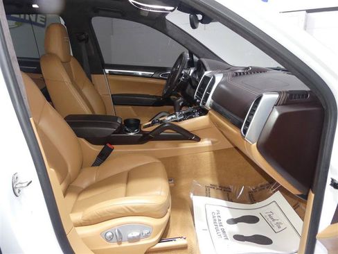 Used 2016 Porsche Cayenne GTS AWD/4WD image 23
