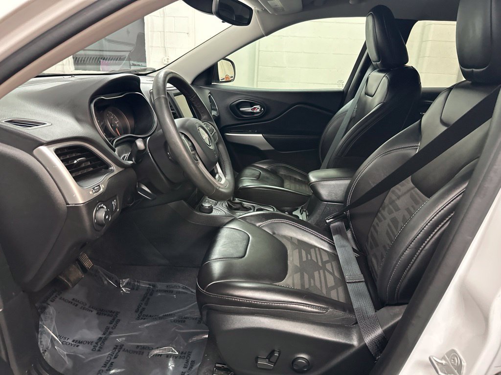Used 2022 Jeep Cherokee Latitude AWD/4WD image 18