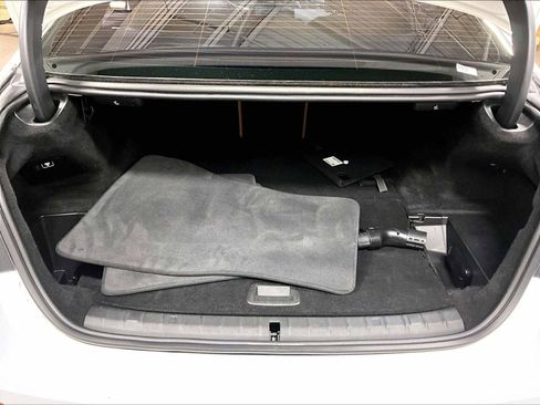 Used 2021 BMW 530e w/ Premium Package image 40