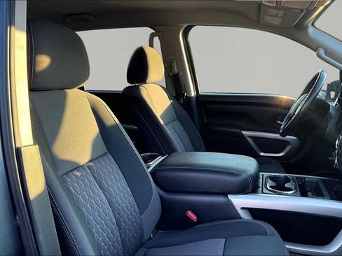 Used 2021 Nissan Titan SV w/ SV Convenience Package image 20