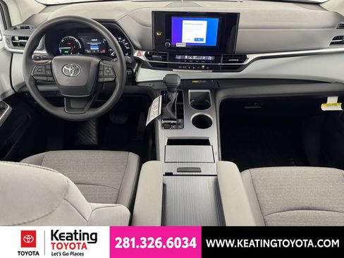 New 2026 Toyota Sienna LE FWD image 7