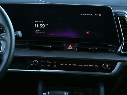 Used 2025 Kia Sportage SX image 11