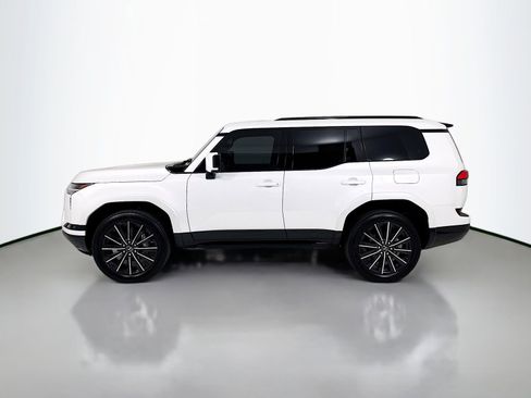 Used 2025 Lexus GX 550 w/ Accessory Package (2T) image 4