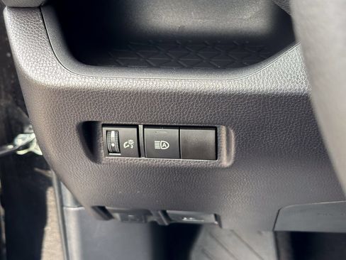 Used 2025 Toyota RAV4 XLE AWD/4WD image 31