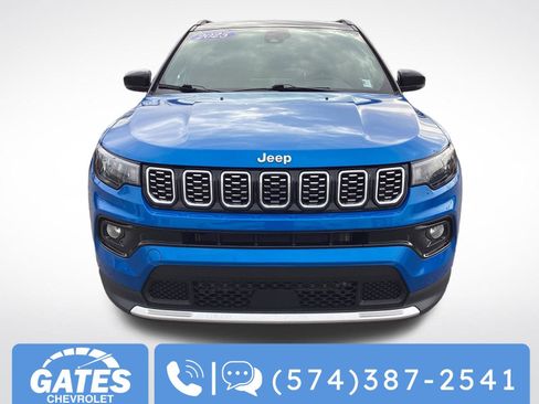 Used 2025 Jeep Compass Limited AWD/4WD image 2