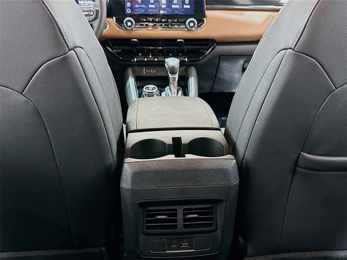 Used 2025 GMC Canyon AT4 image 26