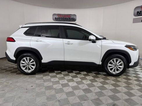 Used 2022 Toyota Corolla Cross LE FWD image 2