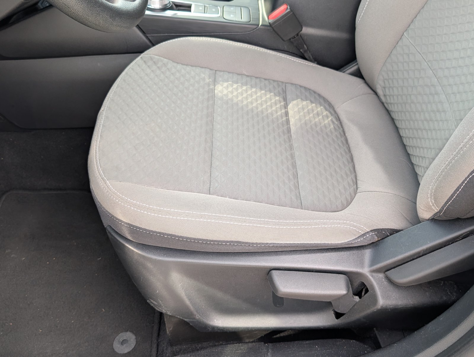Used 2022 Ford Escape SE FWD image 12