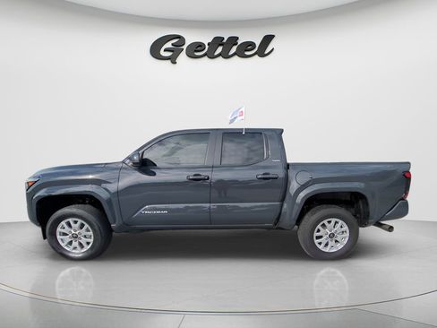 Used 2025 Toyota Tacoma SR5 AWD/4WD image 2
