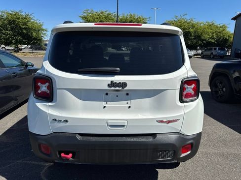 Used 2022 Jeep Renegade Trailhawk AWD/4WD image 3