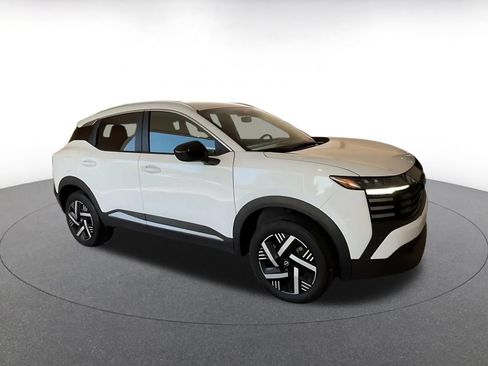 Used 2026 Nissan Kicks SV w/ Cold Weather Package FWD image 2