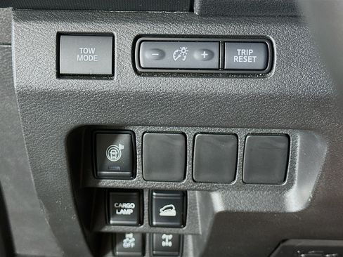 Used 2023 Nissan Frontier PRO-4X w/ Technology Package AWD/4WD image 17