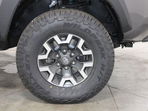 Used 2021 Toyota Tacoma TRD Off-Road AWD/4WD image 12