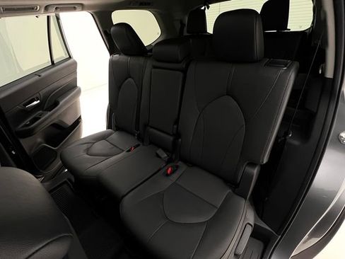 Used 2025 Toyota Grand Highlander AWD image 15