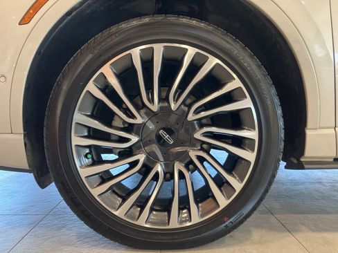 Used 2022 Lincoln Corsair Reserve w/ Equipment Group 201A image 9