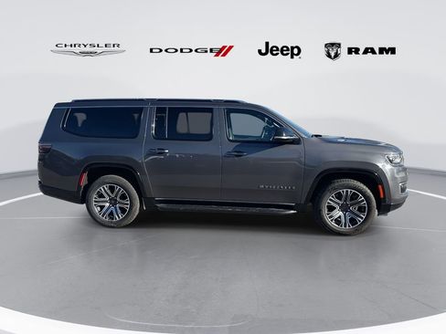 Used 2024 Jeep Wagoneer L Series II w/ Flexible Seating Group RWD image 2