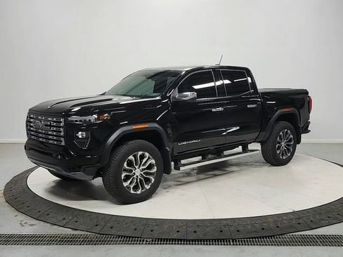 Used 2025 GMC Canyon Denali image 3