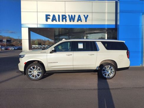 Used 2024 Chevrolet Suburban High Country AWD/4WD image 5