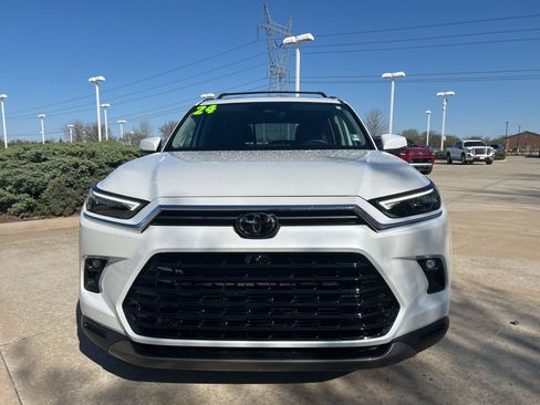 Used 2024 Toyota Grand Highlander Limited image 2