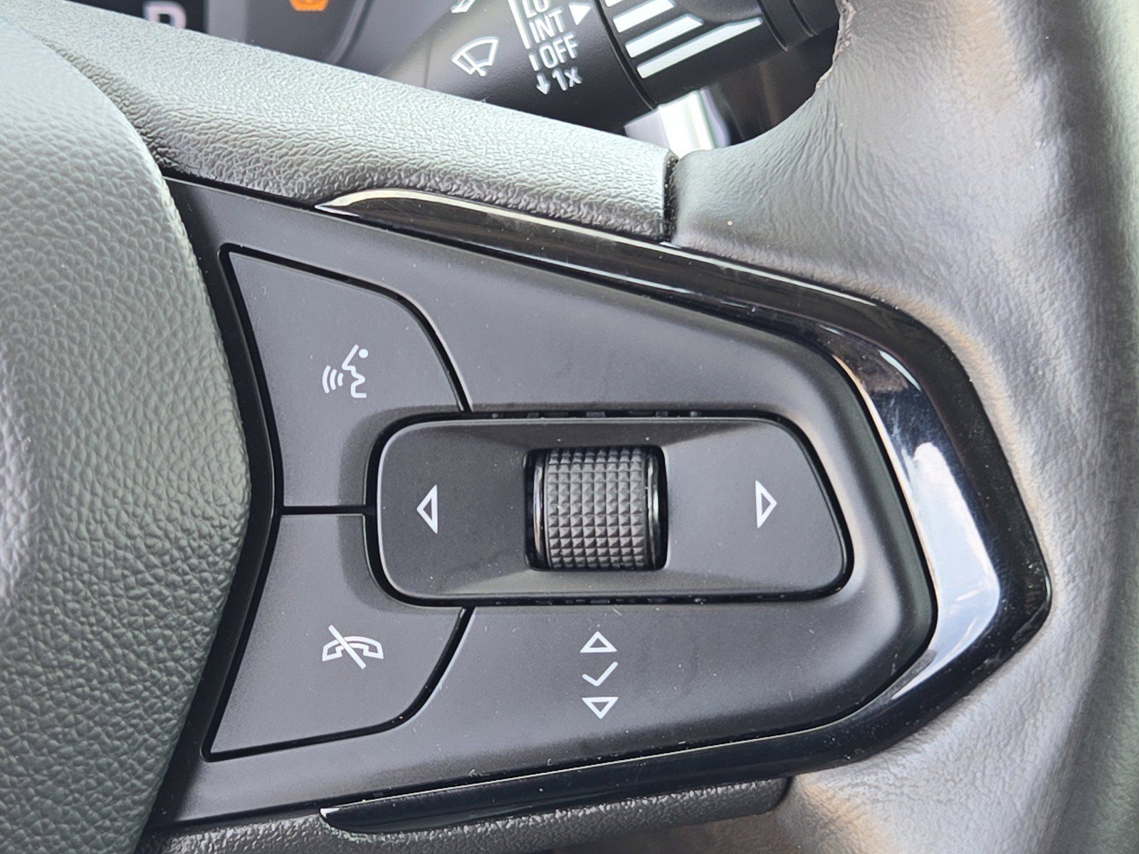 Used 2023 Chevrolet Bolt EUV LT w/ Convenience Package FWD image 23