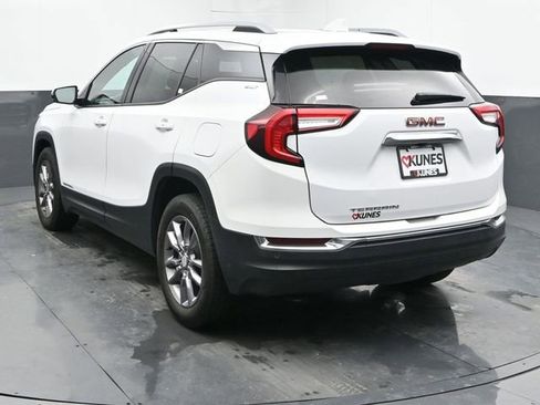 Used 2023 GMC Terrain SLT image 8