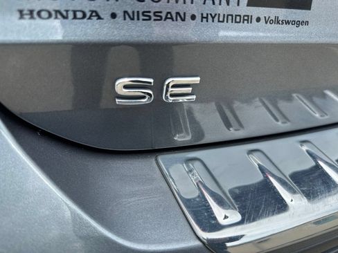 Used 2023 Volkswagen Taos SE w/ Panoramic Sunroof Package AWD/4WD image 6
