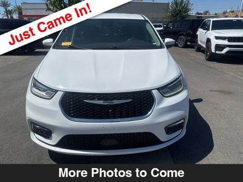 Used 2023 Chrysler Pacifica Touring-L FWD image 9