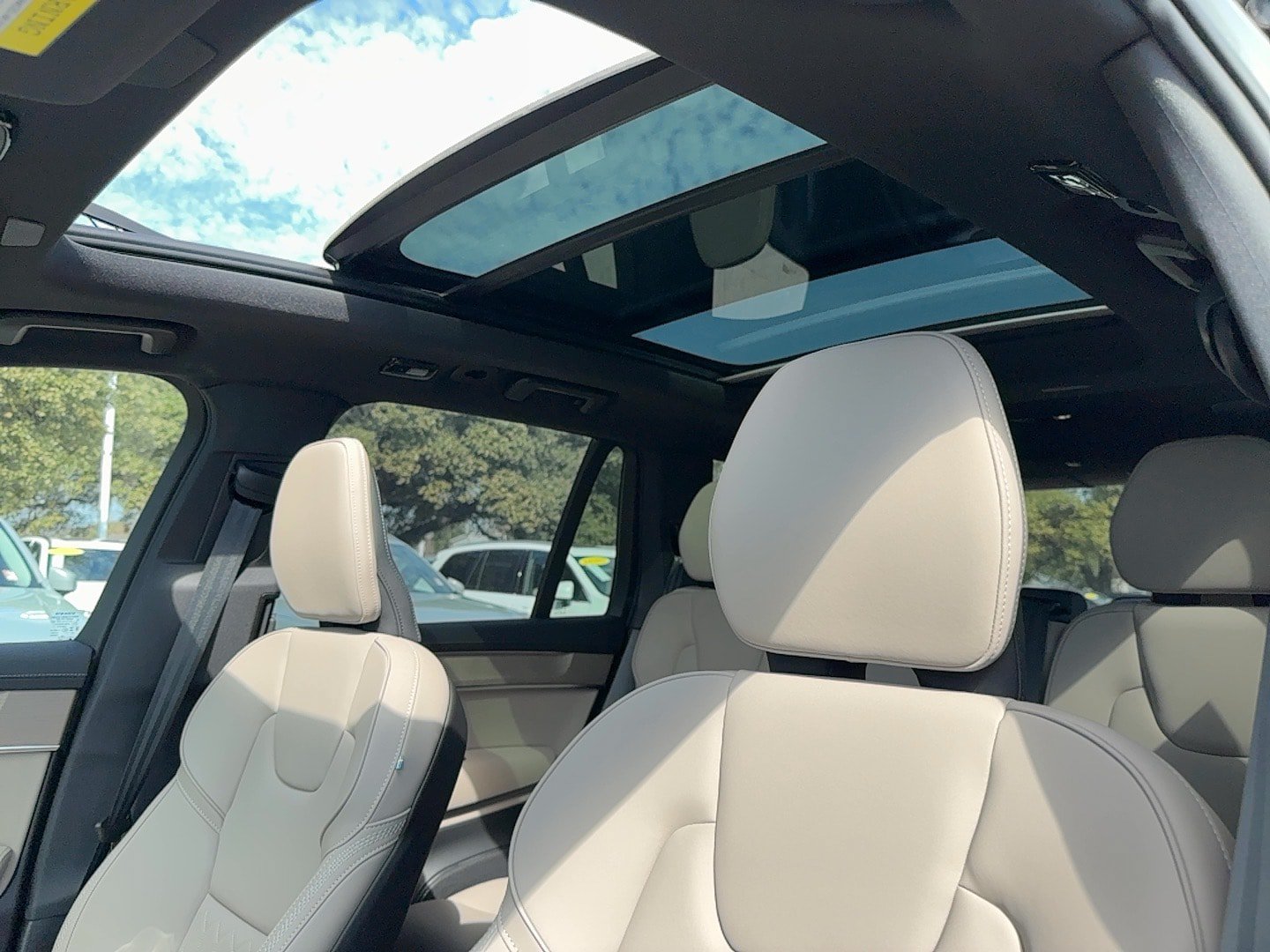 New 2026 Volvo XC90 T8 Plus w/ Protection Package AWD/4WD image 12