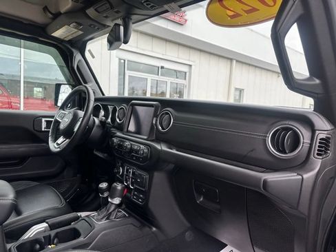 Used 2022 Jeep Wrangler Unlimited Sahara w/ Cold Weather Group AWD/4WD image 13