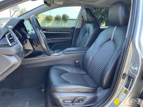 Used 2021 Toyota Camry SE w/ Convenience Package FWD image 17