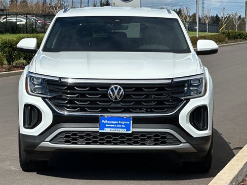 Used 2025 Volkswagen Atlas Cross Sport SE AWD/4WD image 8