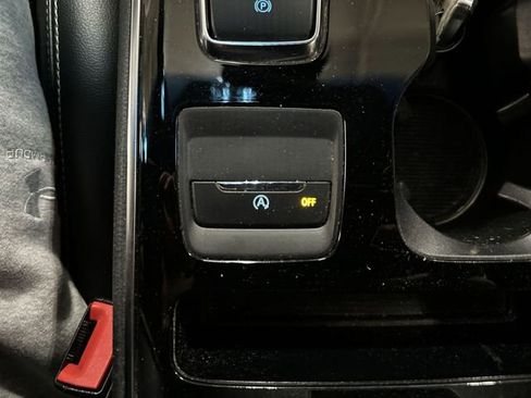 Used 2020 Ford Edge ST image 31