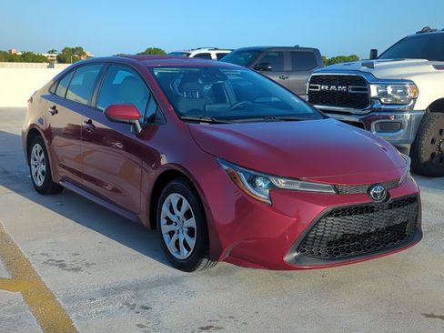 Used 2022 Toyota Corolla LE FWD image 3