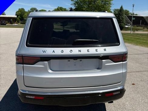Used 2025 Jeep Wagoneer L Series II w/ 8-pass Seating Package AWD/4WD image 5