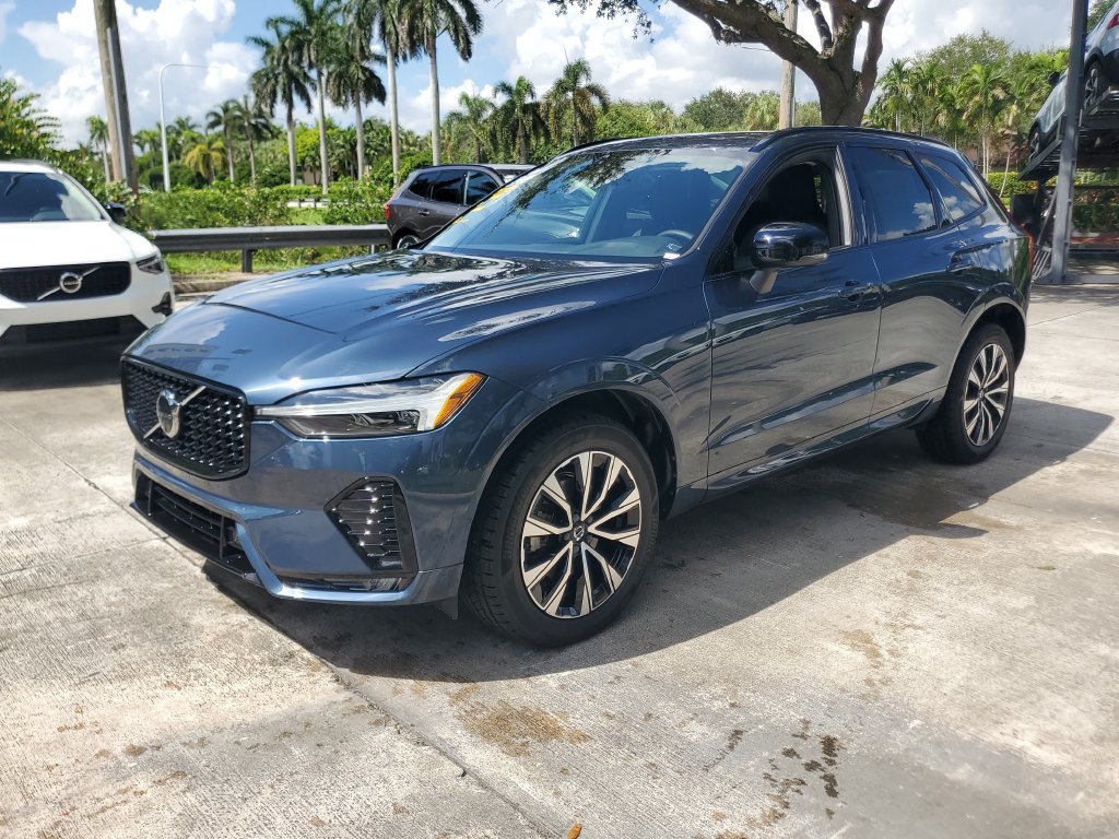 Certified 2024 Volvo XC60 B5 Core AWD/4WD image 3