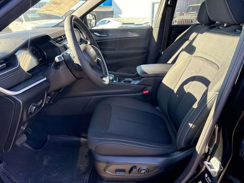 New 2025 Jeep Grand Cherokee Laredo X image 16