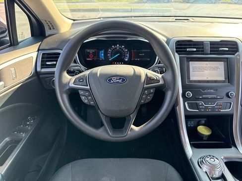 Used 2019 Ford Fusion SE FWD image 20