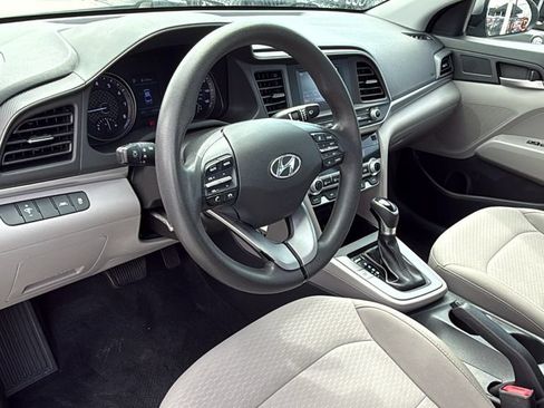 Used 2020 Hyundai Elantra SE FWD image 23