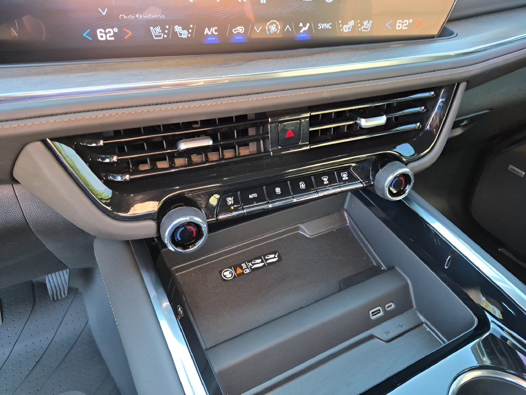 Used 2025 Chevrolet Tahoe High Country RWD image 24