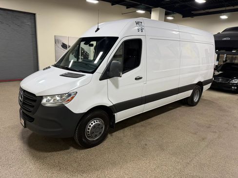 Used 2021 Mercedes-Benz Sprinter 3500 image 4