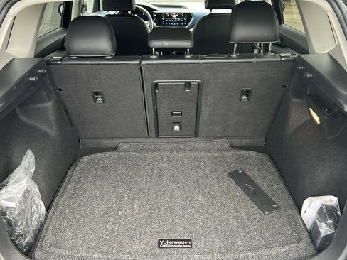 Certified 2022 Volkswagen Taos SE image 5