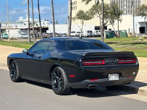 Used 2016 Dodge Challenger SXT w/ Blacktop Package image 3